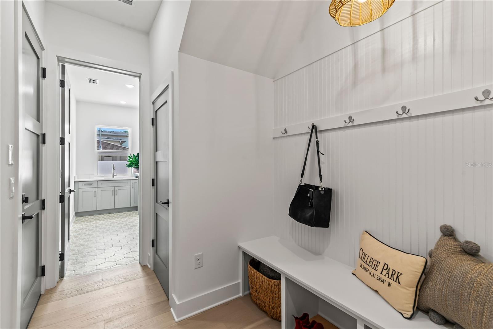 Image 34 of 42 For 910 Golfview Street