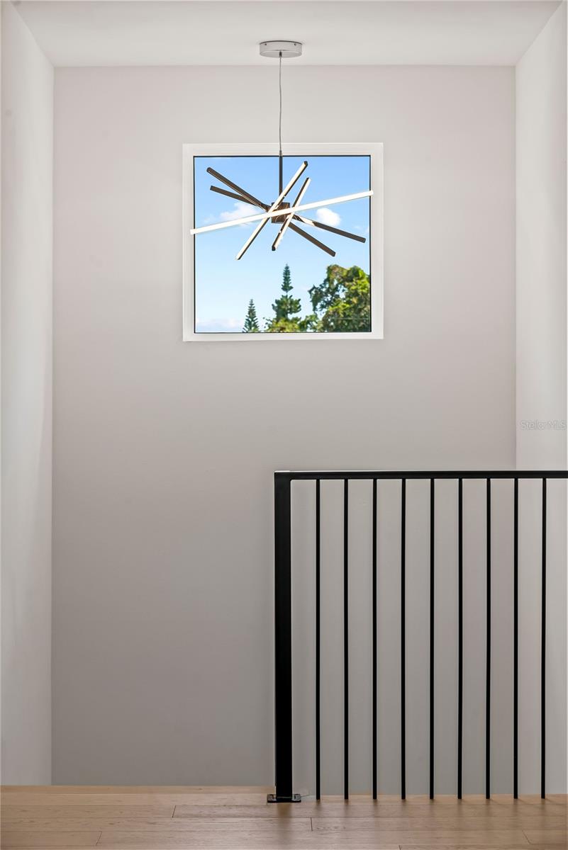 Image 37 of 42 For 910 Golfview Street