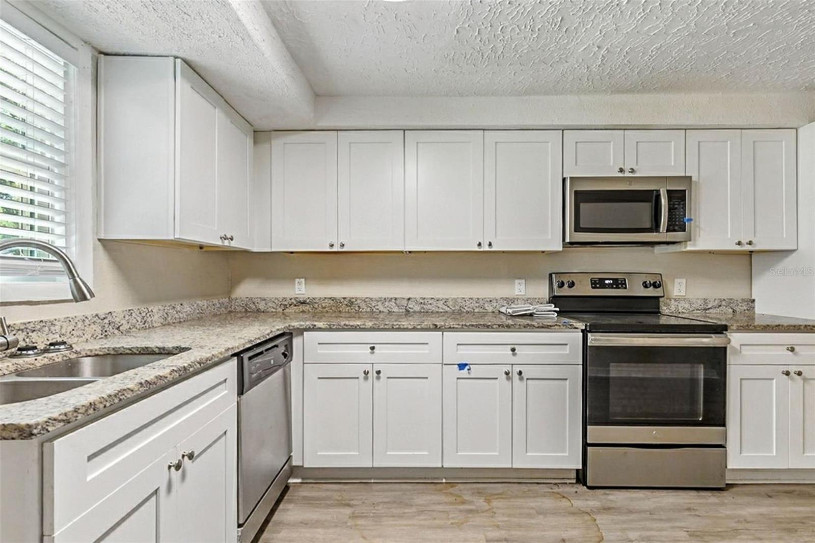 Image 11 of 37 For 6005 30th Street