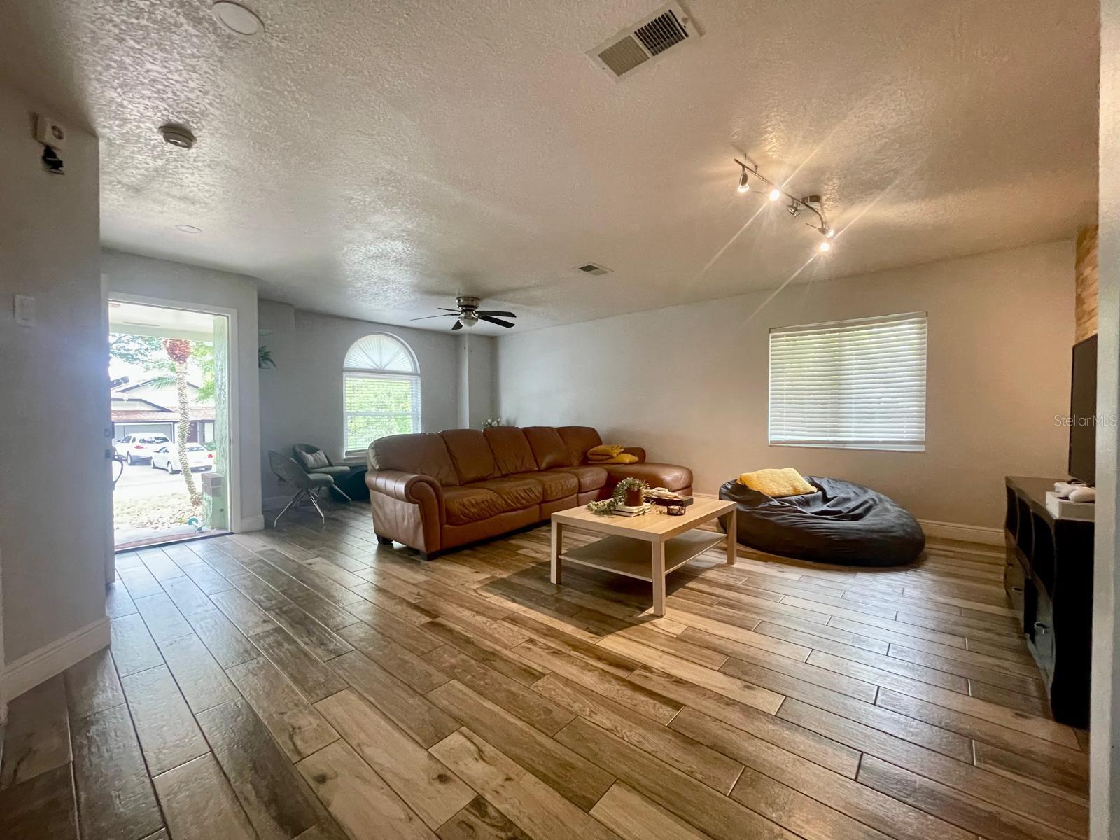 Image 3 of 47 For 1044 Nin Street