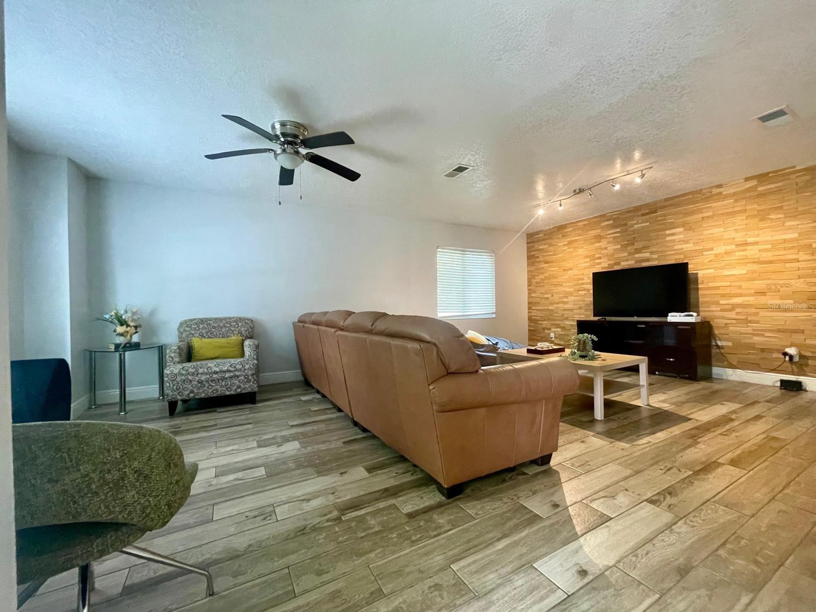 Image 4 of 47 For 1044 Nin Street