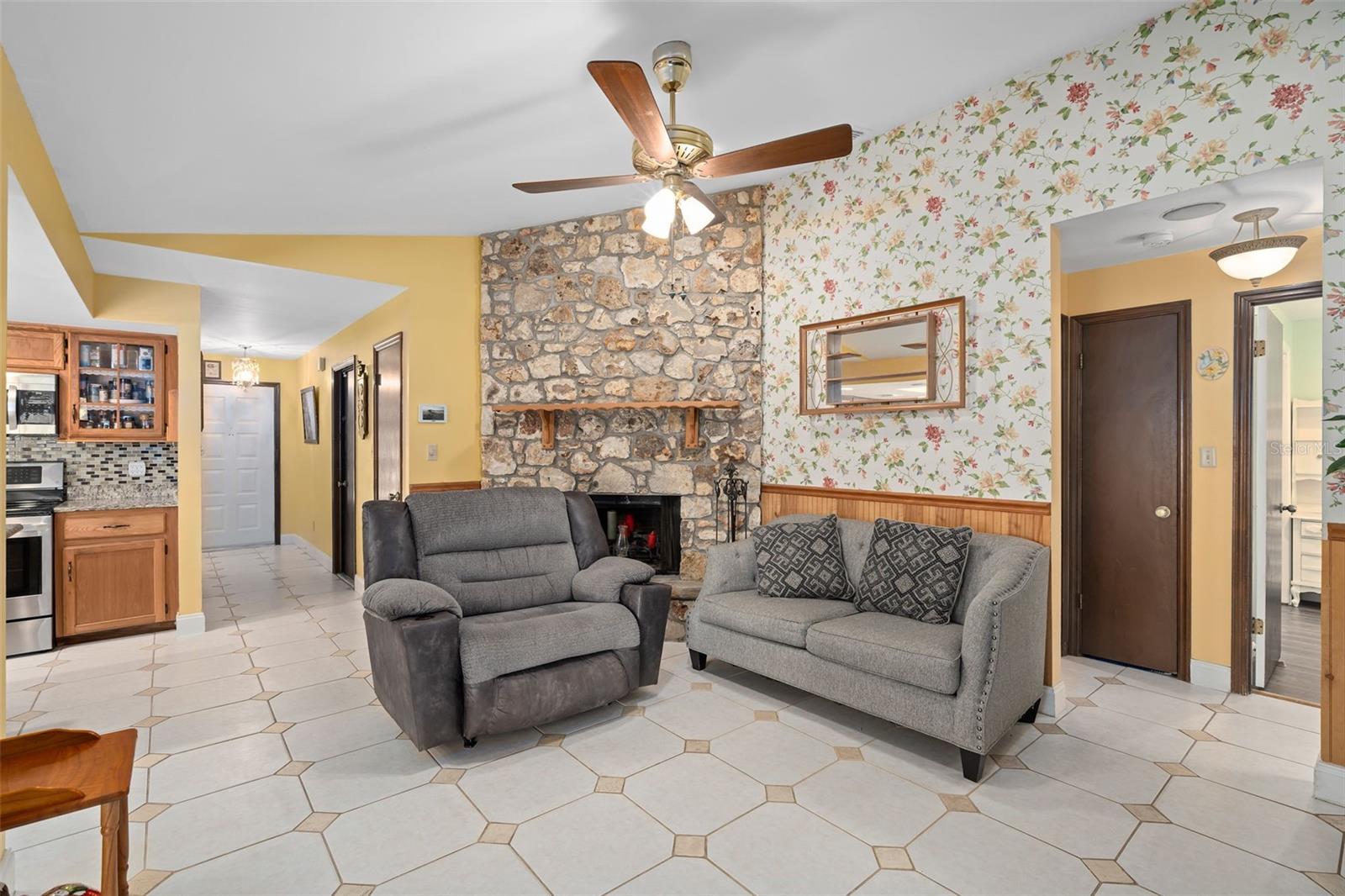 Image 18 of 71 For 9017 Littleton Court