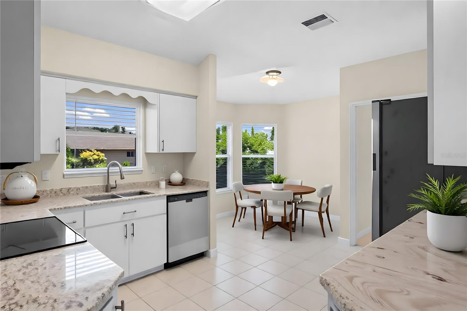 Image 19 of 62 For 5622 King James Avenue