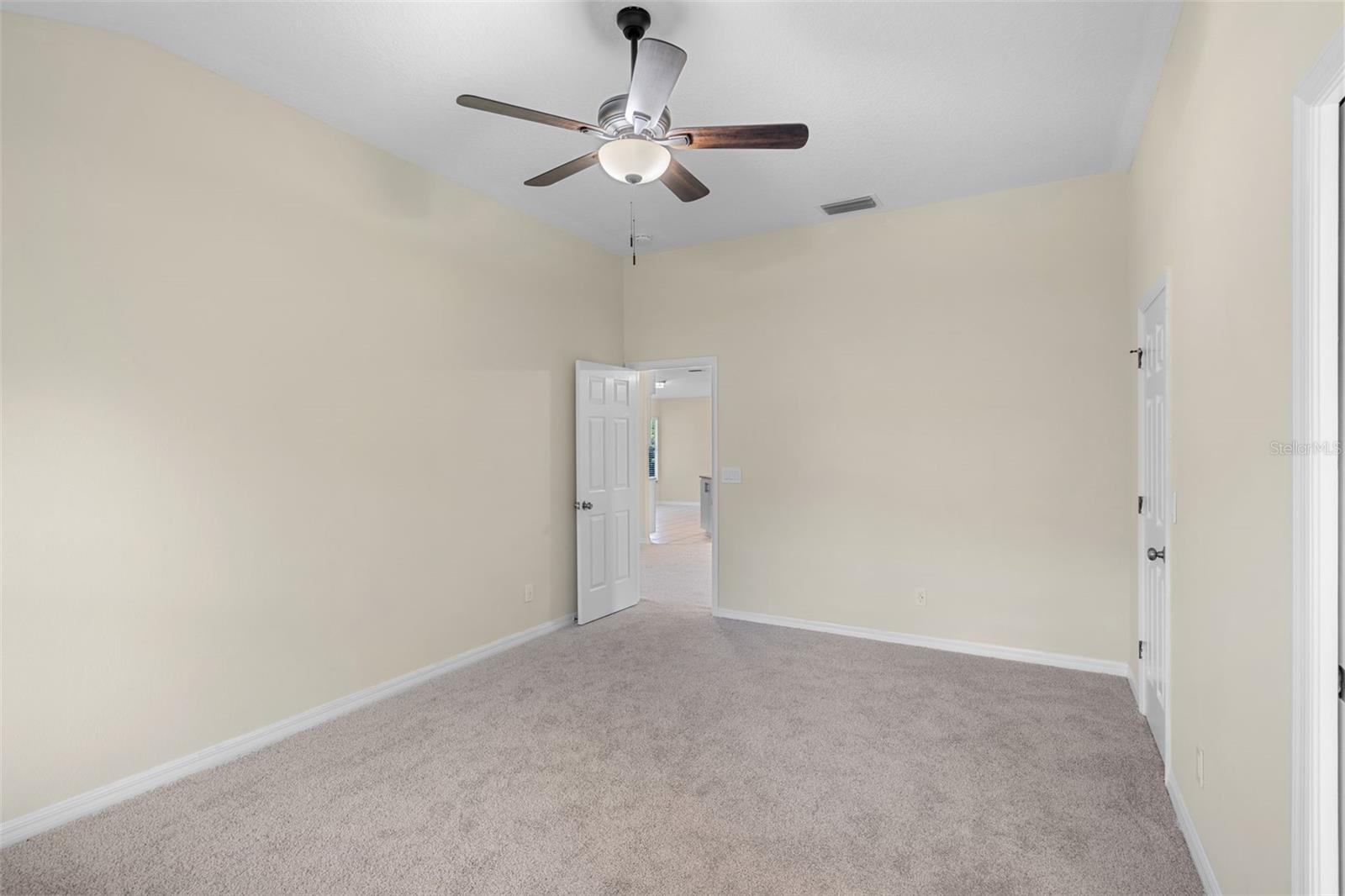 Image 26 of 62 For 5622 King James Avenue