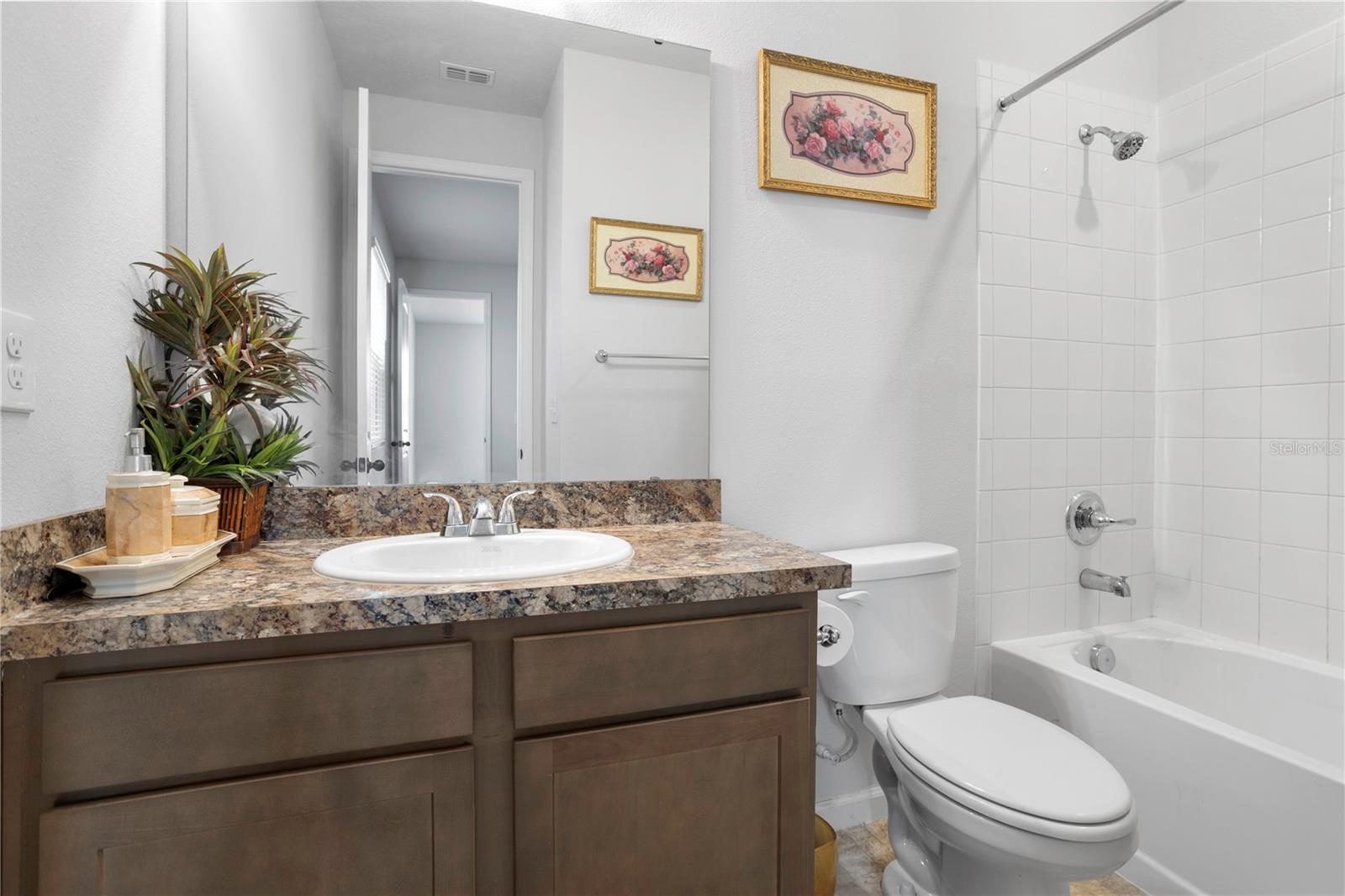 Image 20 of 55 For 1076 Sugarwood Street