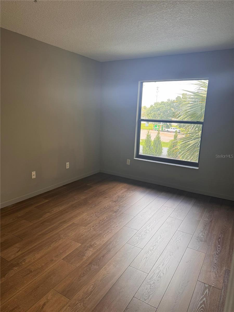 Image 18 of 26 For 1132 Pine Ridge Circle 32