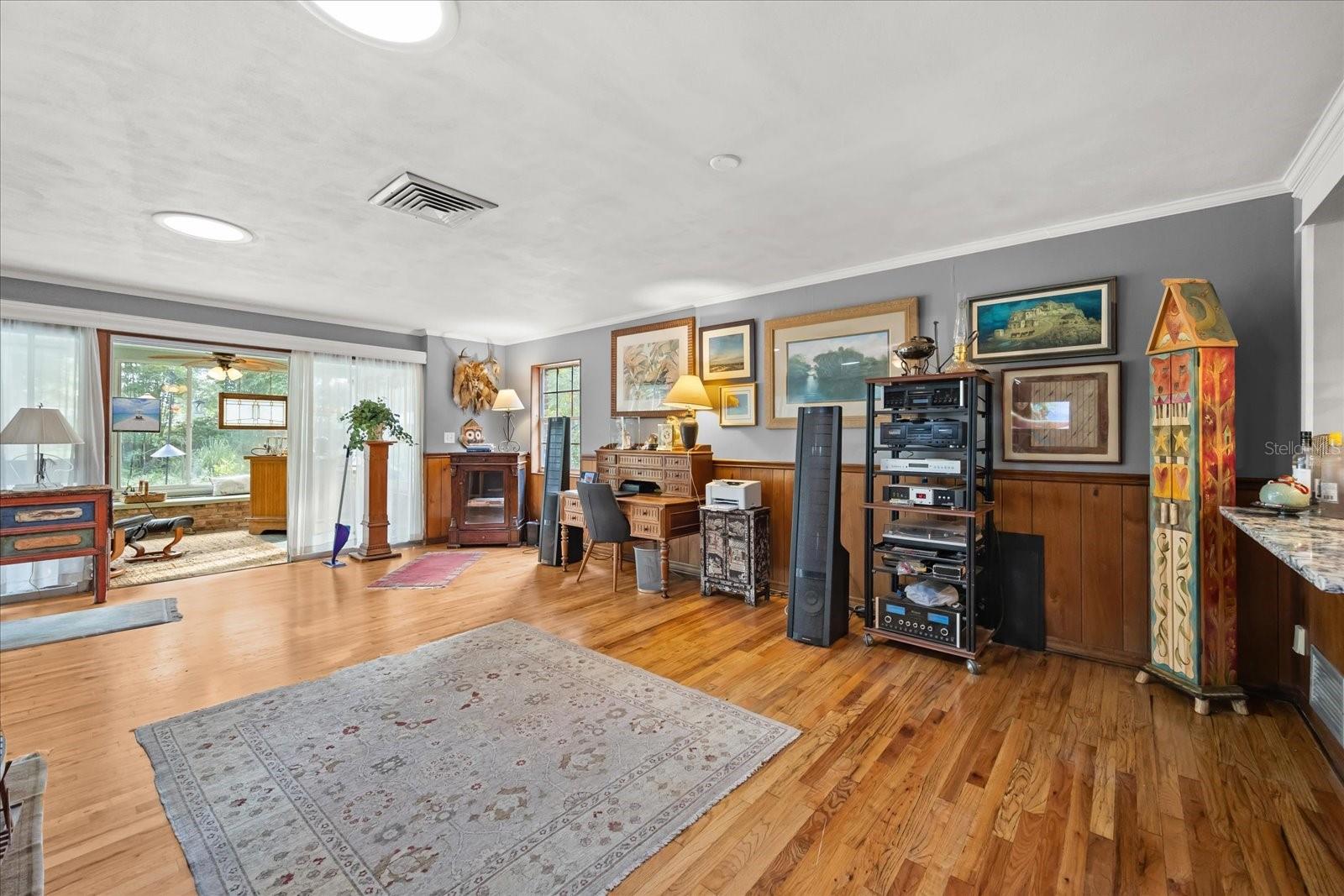Image 17 of 45 For 295 Frances Circle