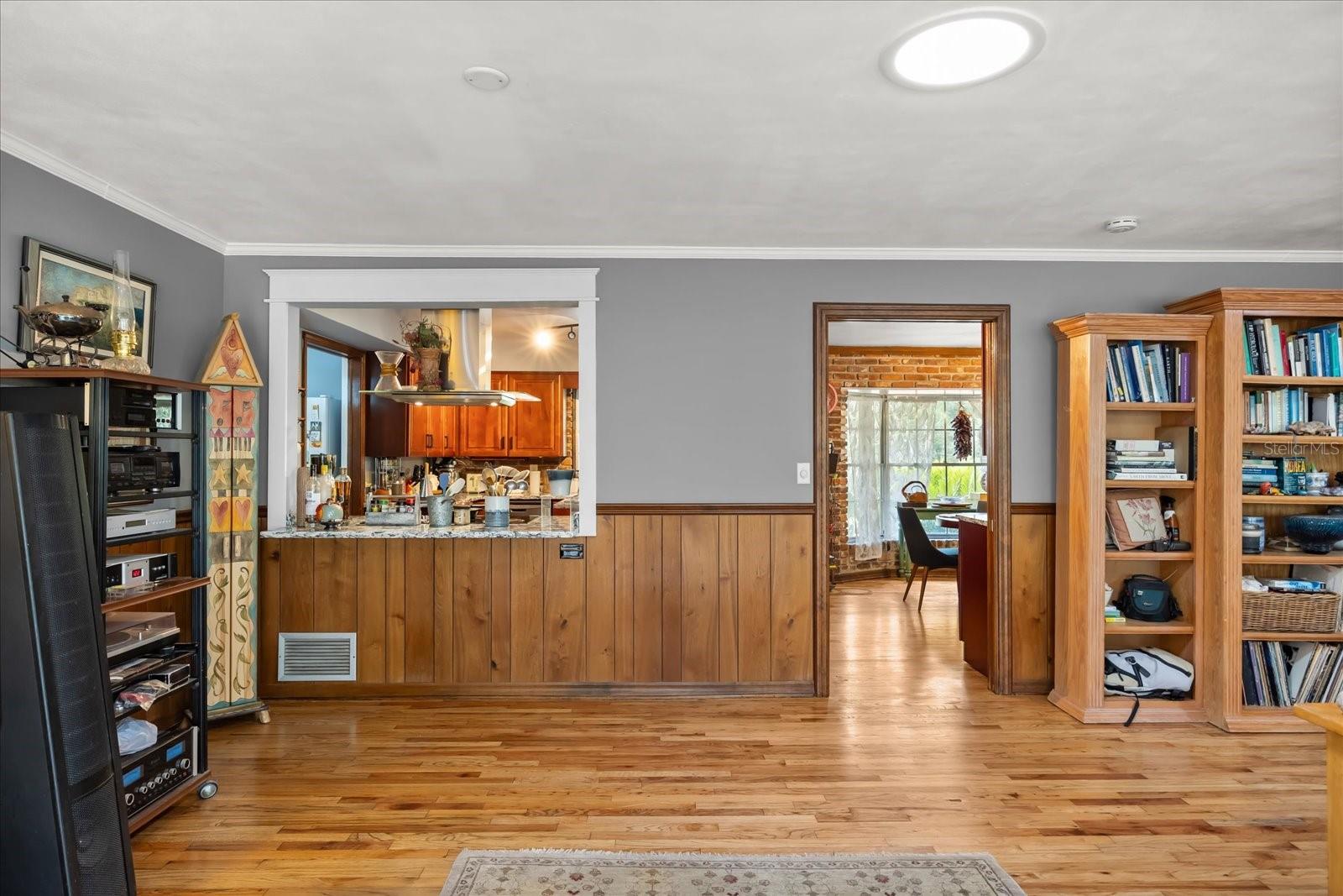 Image 18 of 45 For 295 Frances Circle