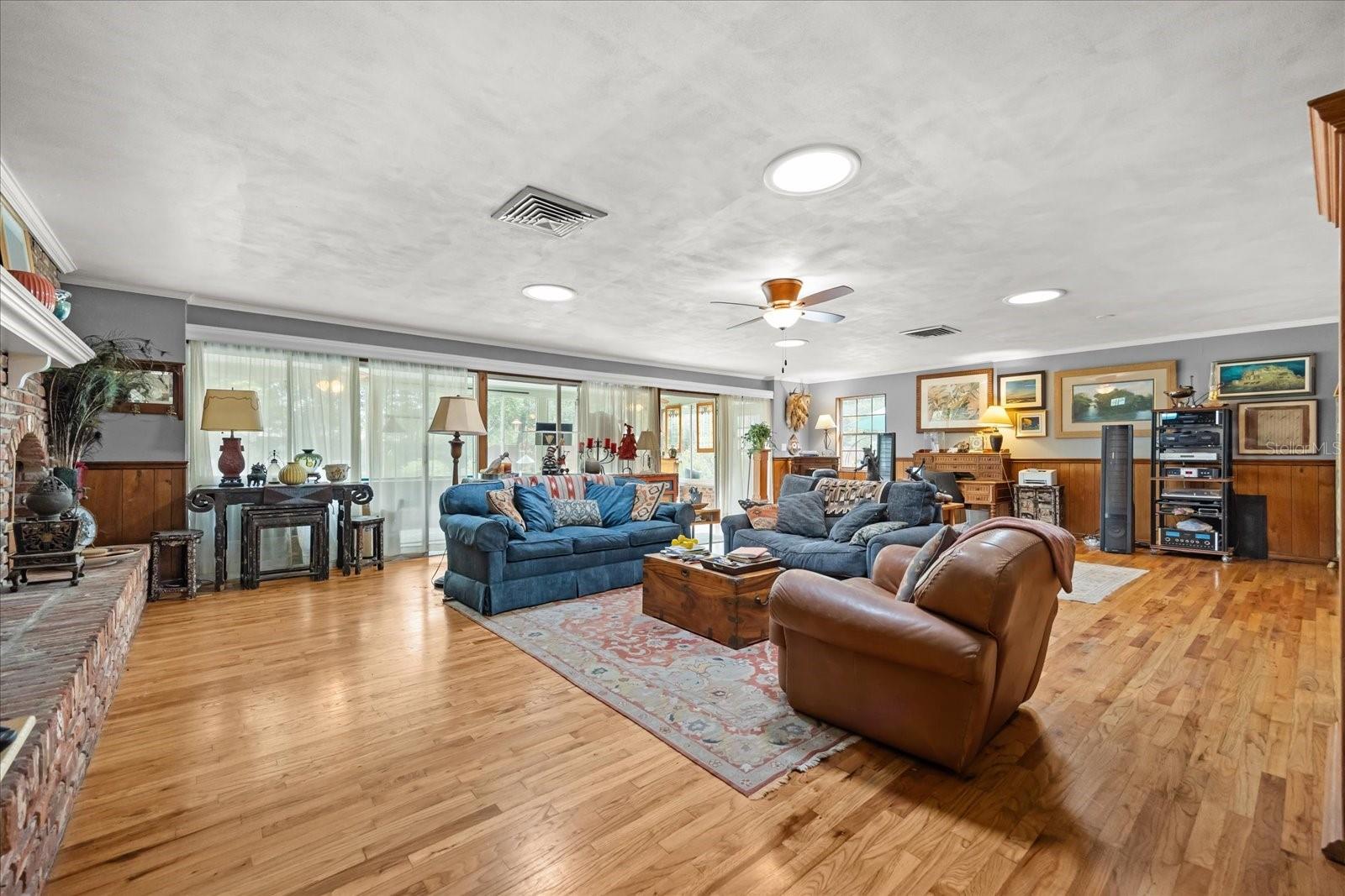Image 7 of 45 For 295 Frances Circle
