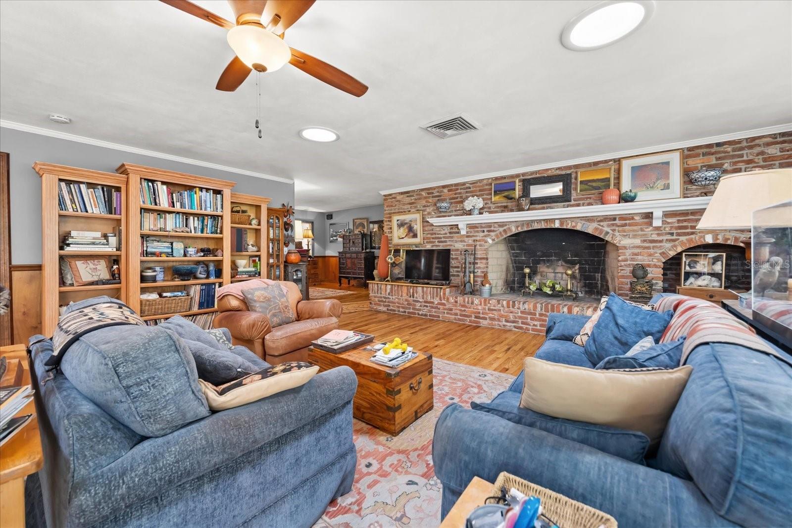 Image 9 of 45 For 295 Frances Circle