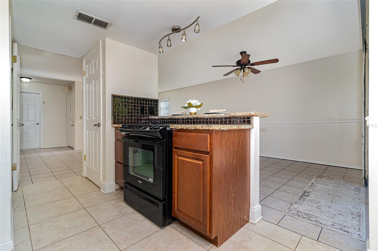 Image 7 of 25 For 832 Park Lake Pl  6a