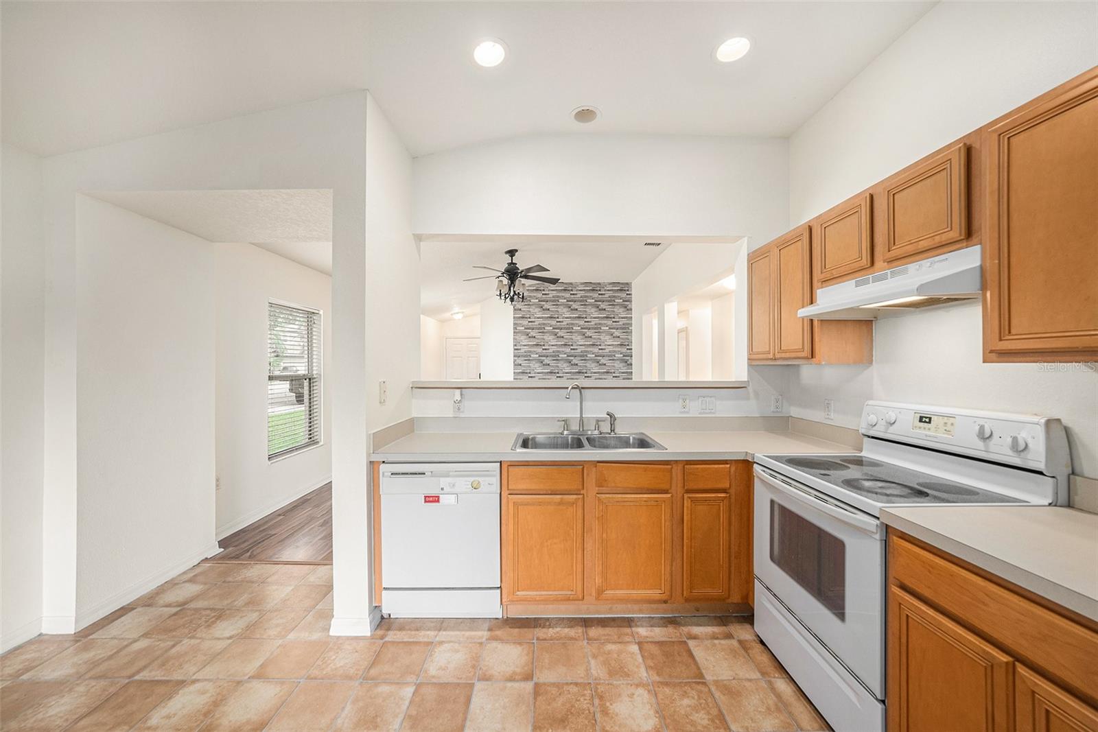 Image 11 of 26 For 11814 Mango Cross Court