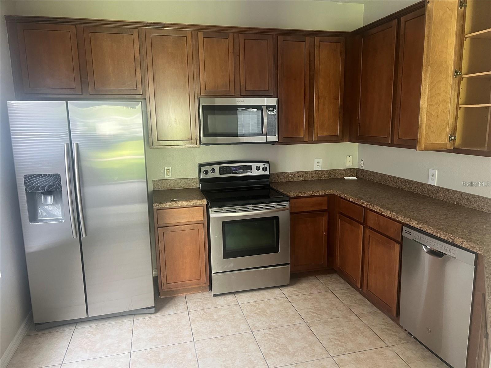 Image 3 of 17 For 1327 Broken Oak Drive B