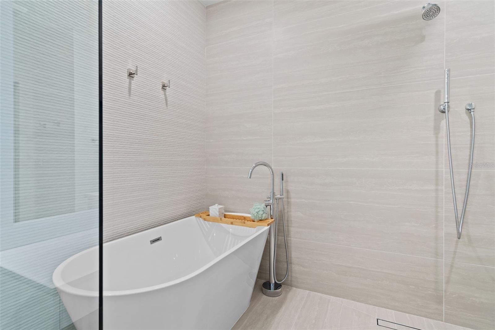 Image 33 of 54 For 15821 Vetta Drive