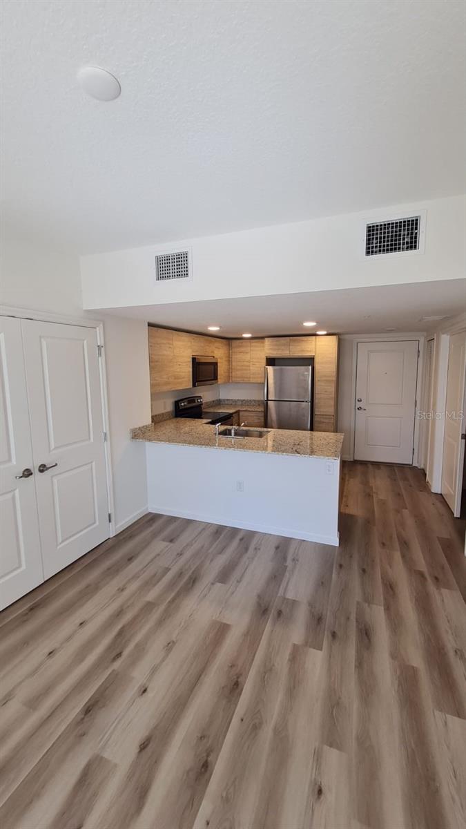 Image 6 of 21 For 1220 Southstation Place 312