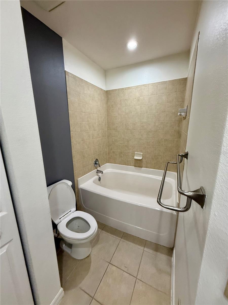 Image 13 of 24 For 3712 Avalon Park East Boulevard