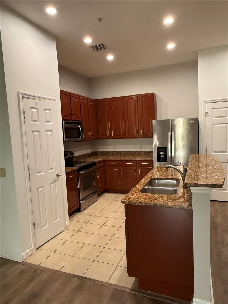 Image 4 of 24 For 3712 Avalon Park East Boulevard