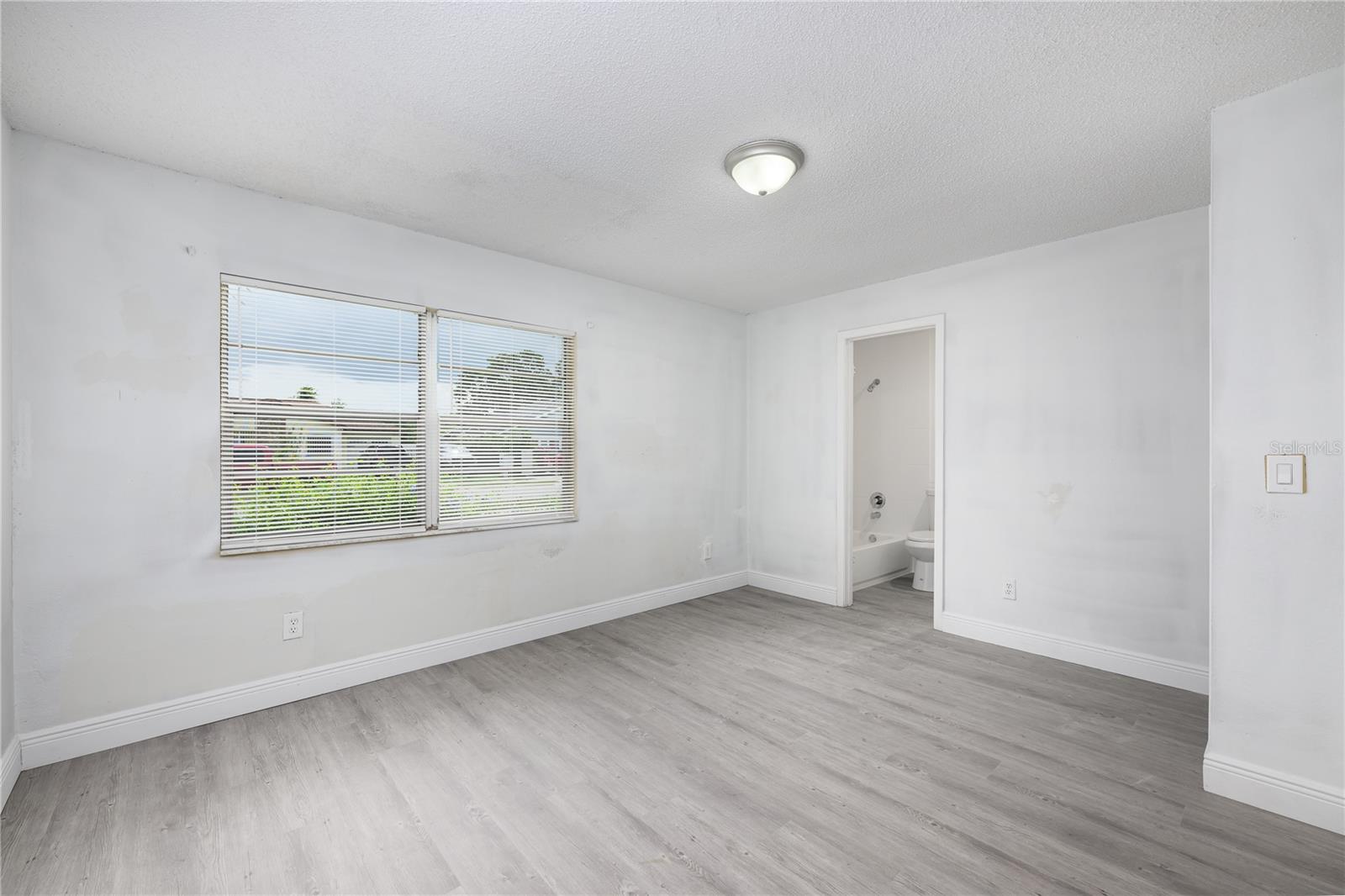 Image 11 of 15 For 12668 Idaho Woods Lane