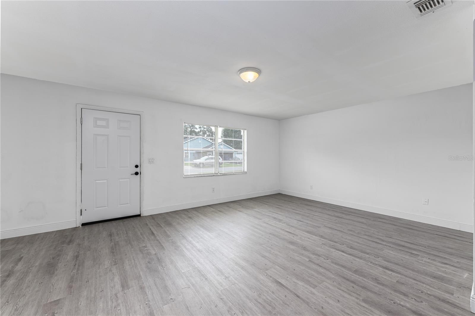 Image 6 of 15 For 12668 Idaho Woods Lane