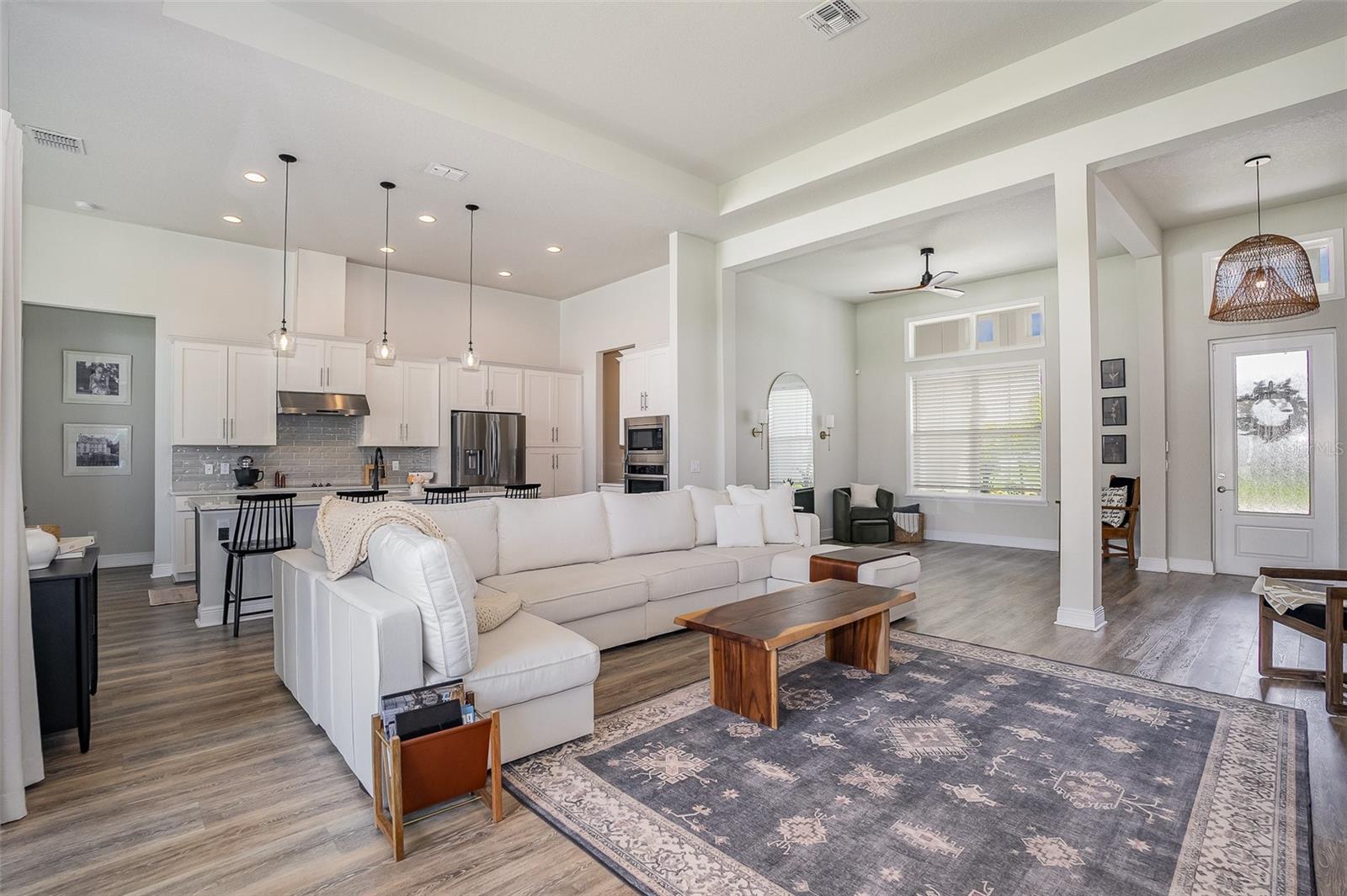 Listing photo id 2 for 1140 Aranceto Circle