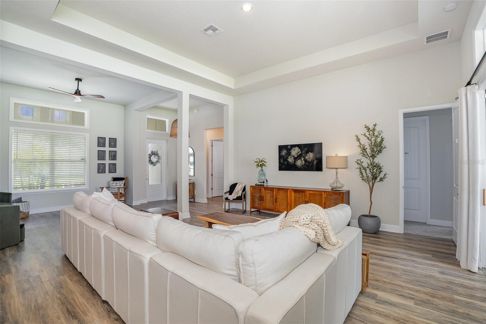 Listing photo id 3 for 1140 Aranceto Circle