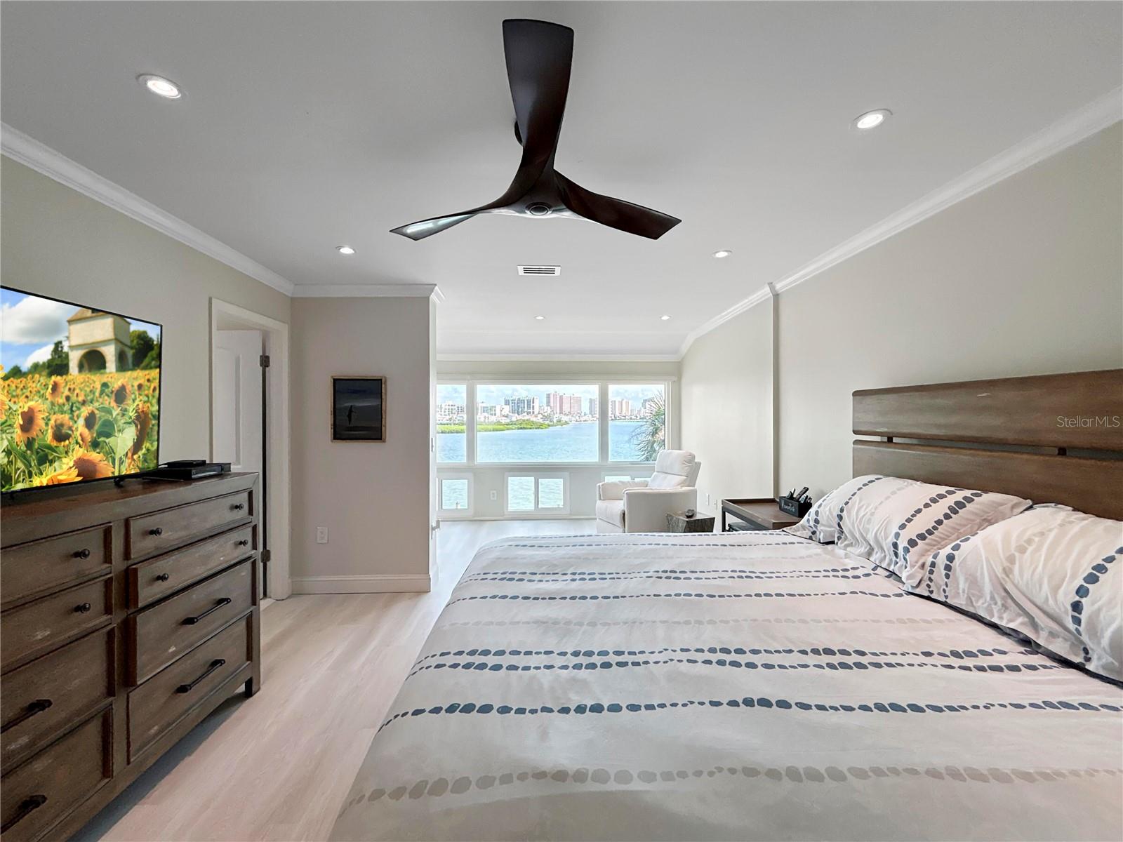 Image 14 of 31 For 152 Marina Del Rey Court