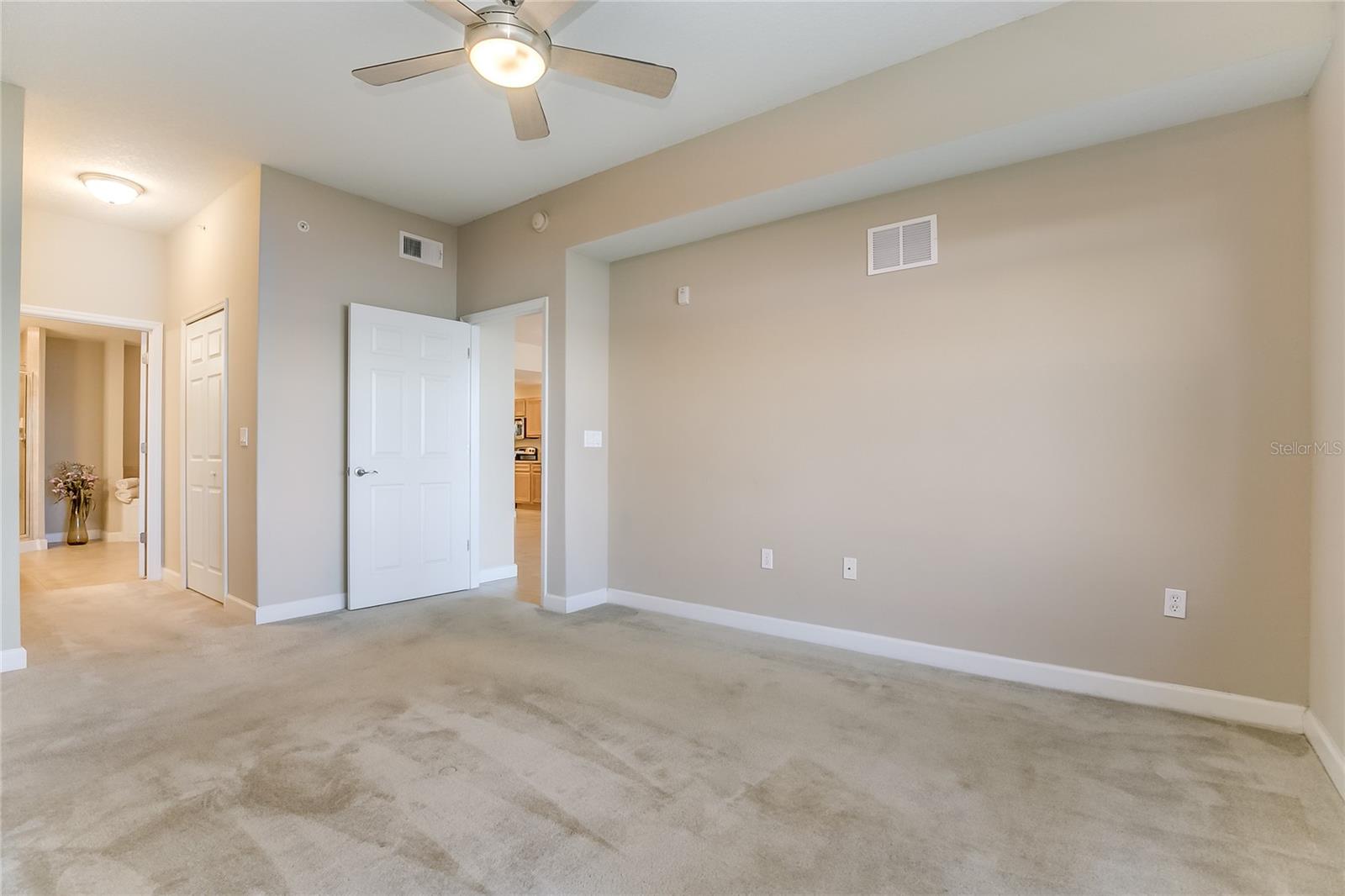 Image 13 of 54 For 4177 N Orange Blossom Trail  206