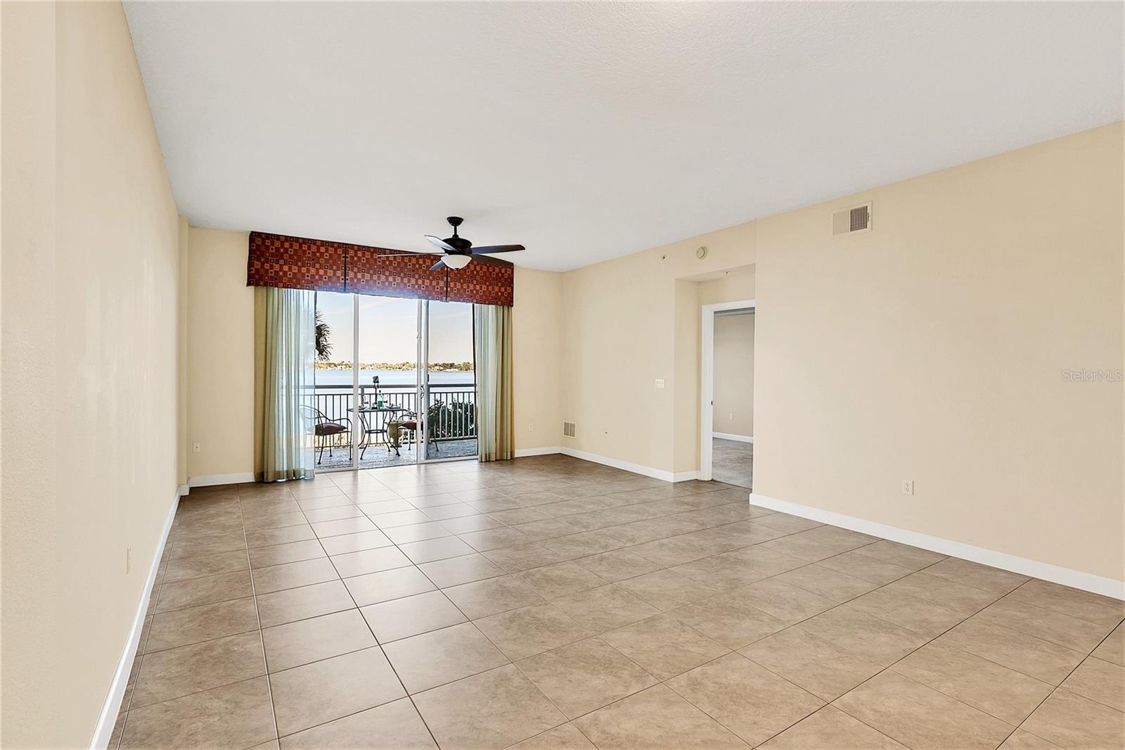Image 22 of 54 For 4177 N Orange Blossom Trail  206
