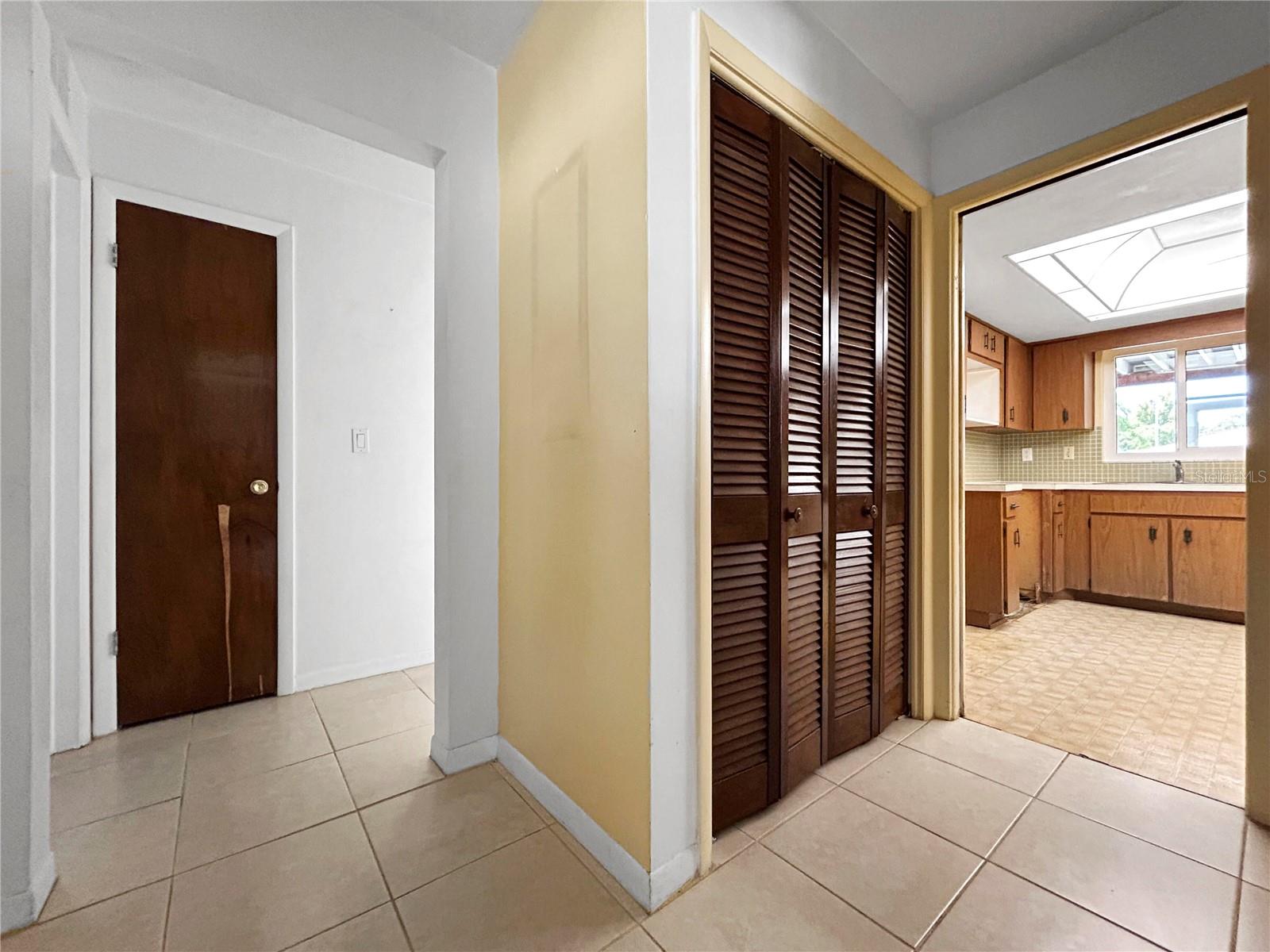 Image 7 of 22 For 12446 88th Avenue