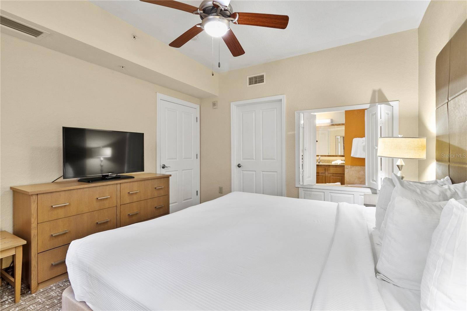 Image 15 of 18 For 12556 Floridays Resort Drive 505a