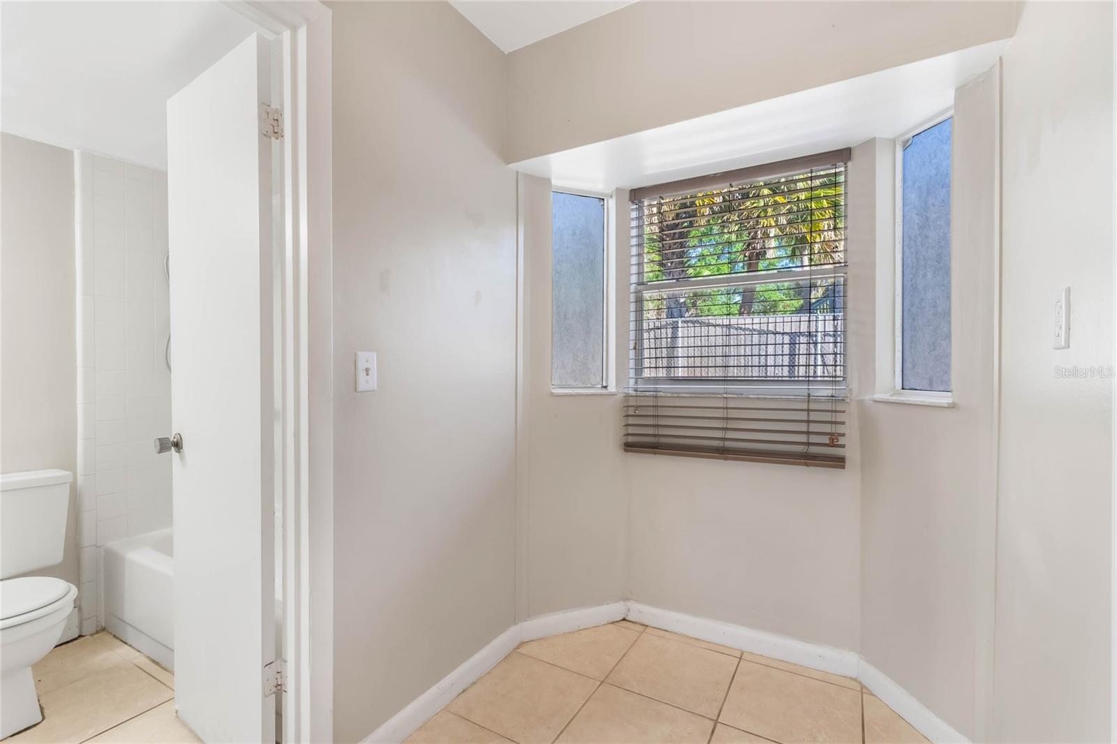 Image 12 of 17 For 3071 George Mason Avenue 5