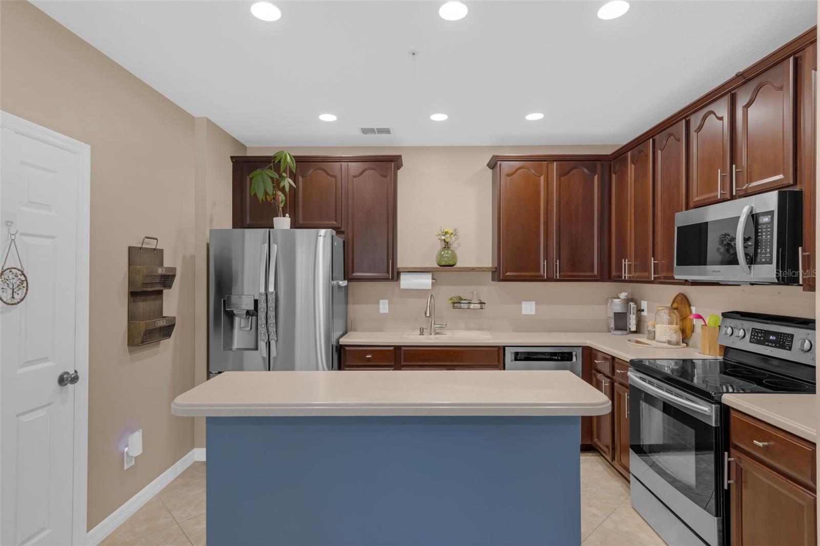 Image 17 of 40 For 9823 Tivoli Villa Drive