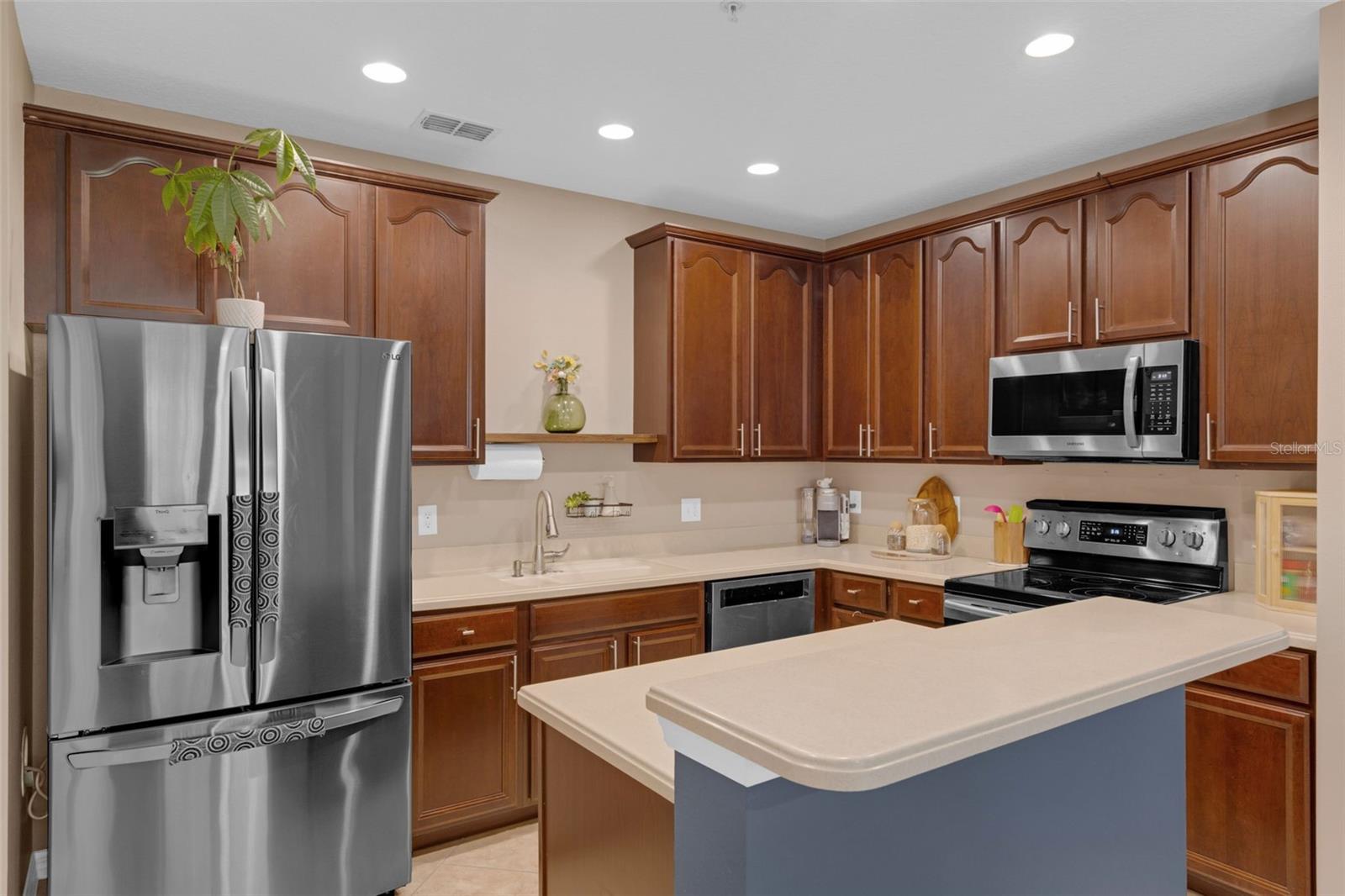 Image 18 of 40 For 9823 Tivoli Villa Drive