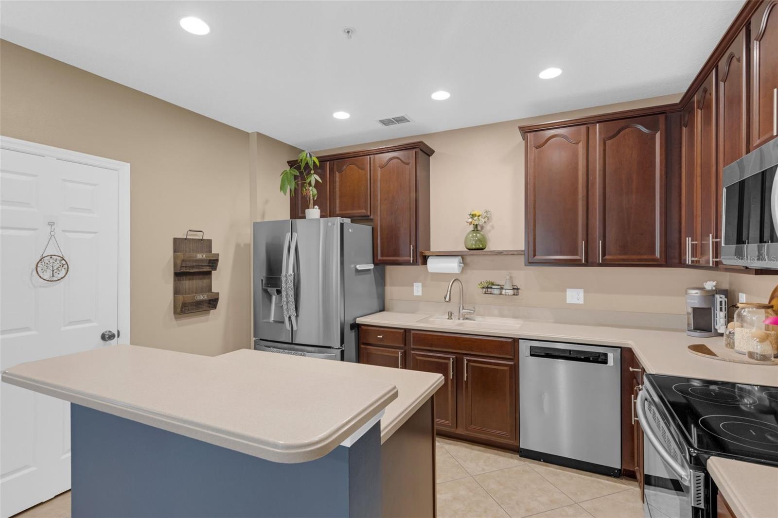 Image 19 of 40 For 9823 Tivoli Villa Drive