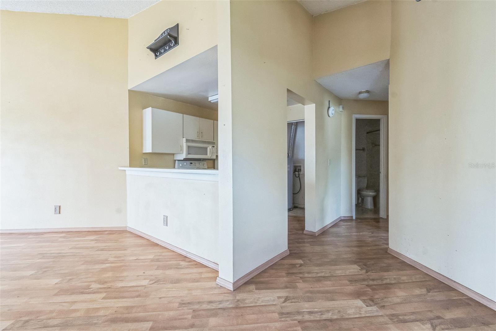 Image 11 of 20 For 2536 Woodgate Boulevard 201