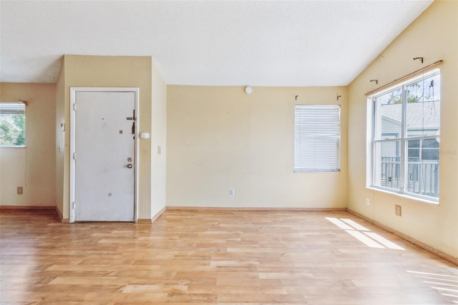 Image 13 of 20 For 2536 Woodgate Boulevard 201