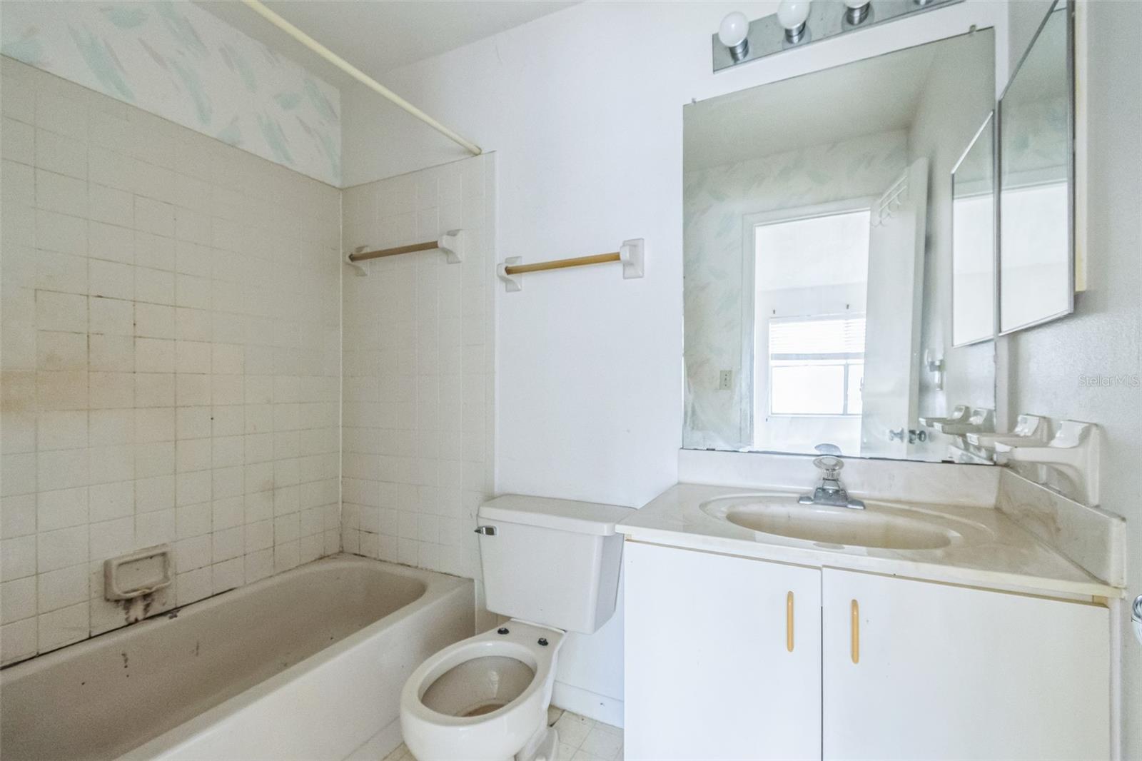 Image 18 of 20 For 2536 Woodgate Boulevard 201