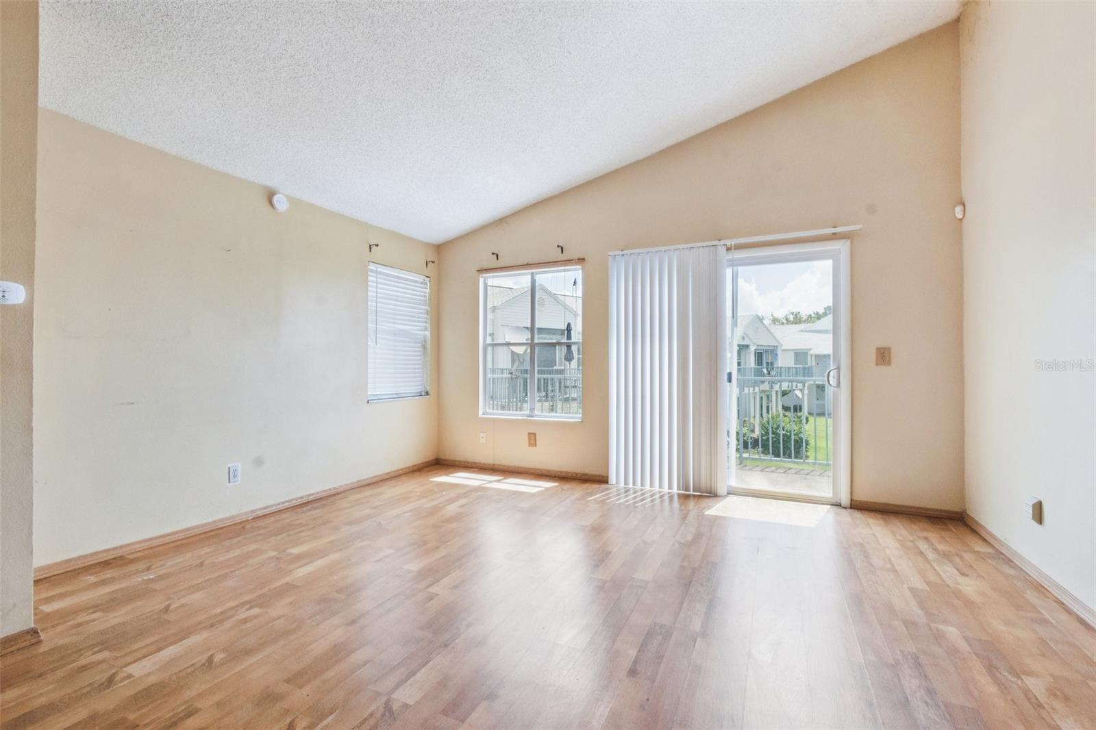 Image 5 of 20 For 2536 Woodgate Boulevard 201