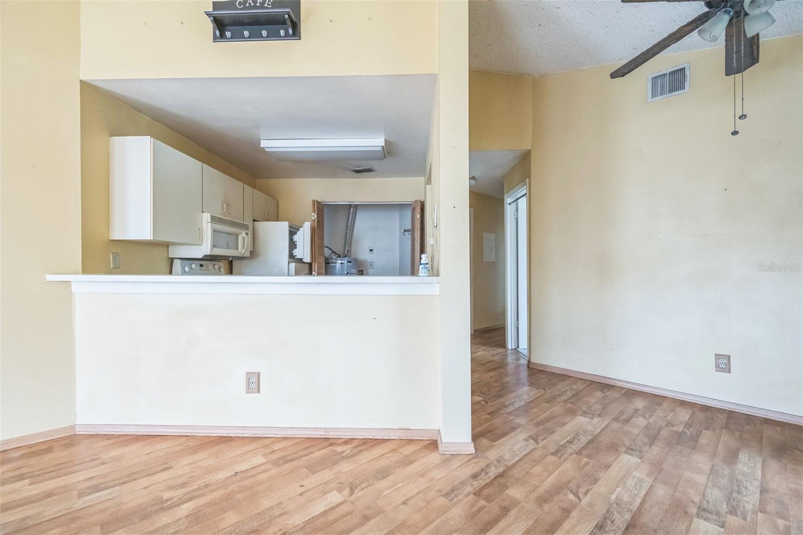 Image 7 of 20 For 2536 Woodgate Boulevard 201