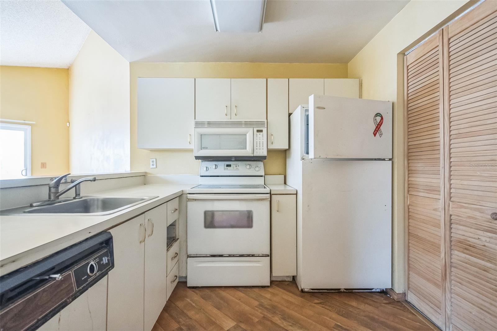 Image 8 of 20 For 2536 Woodgate Boulevard 201