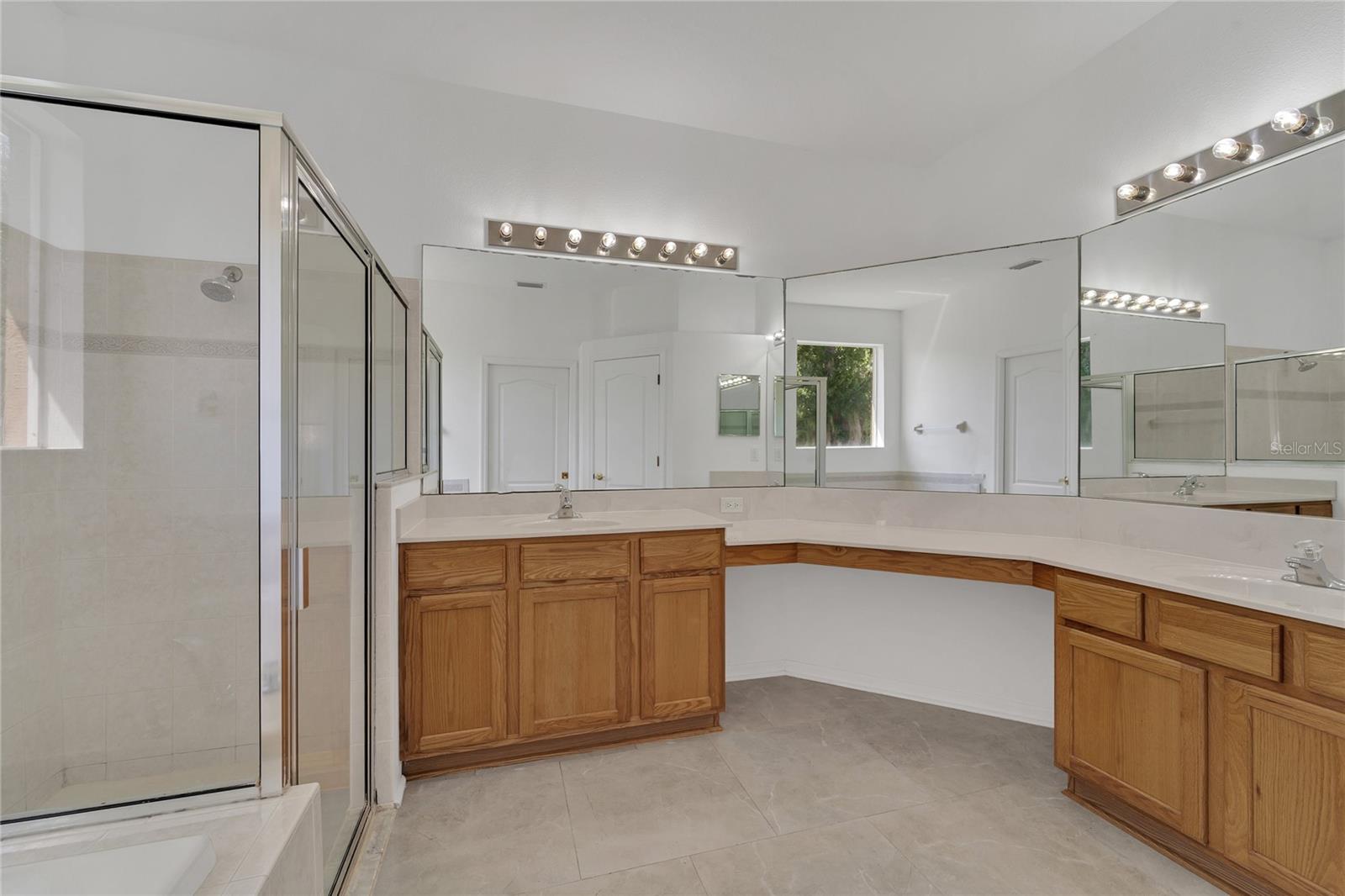 Image 14 of 32 For 27045 Silverleaf Way