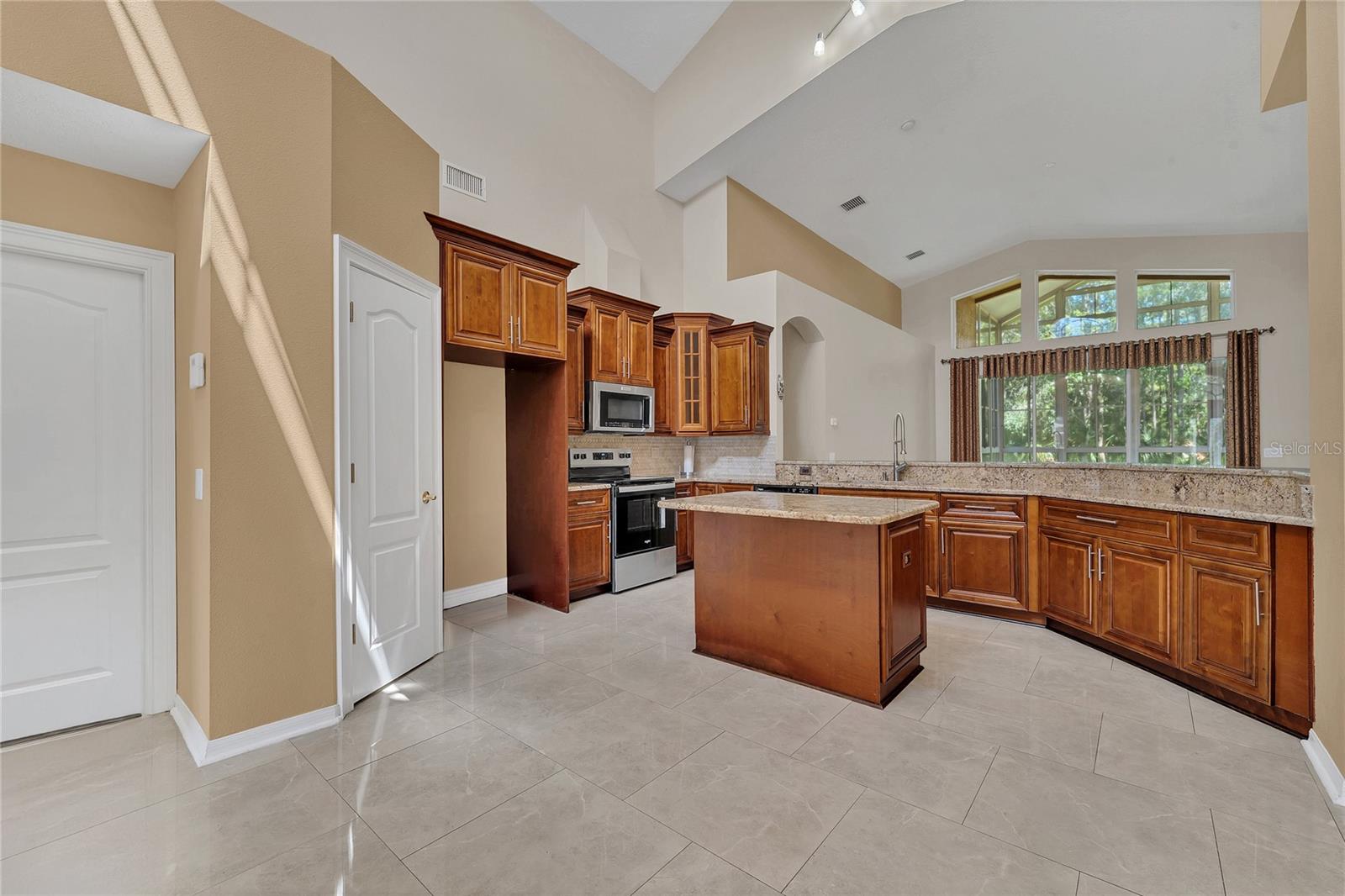 Image 7 of 32 For 27045 Silverleaf Way