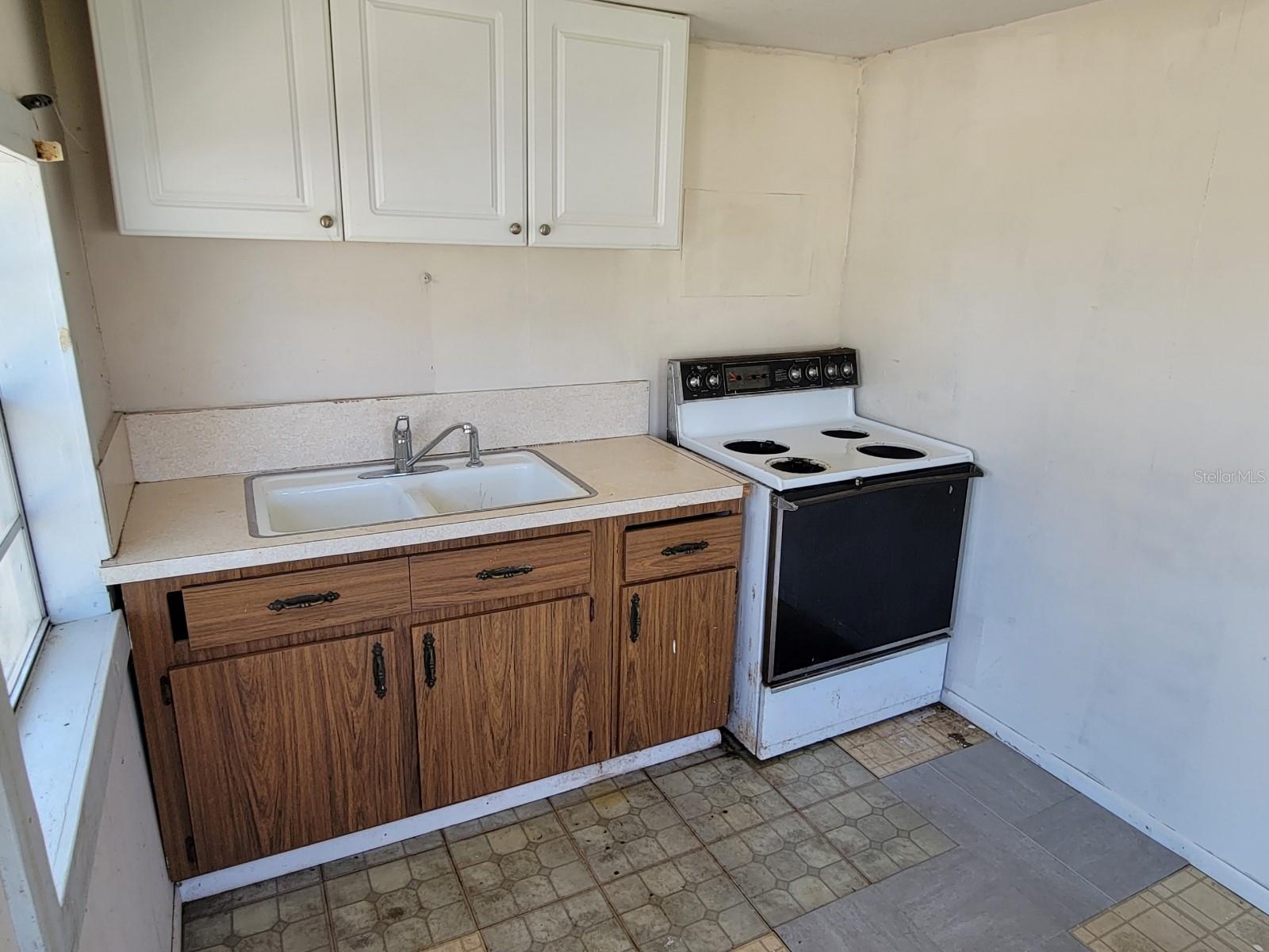 Image 2 of 6 For 12325 Lakeshore Drive