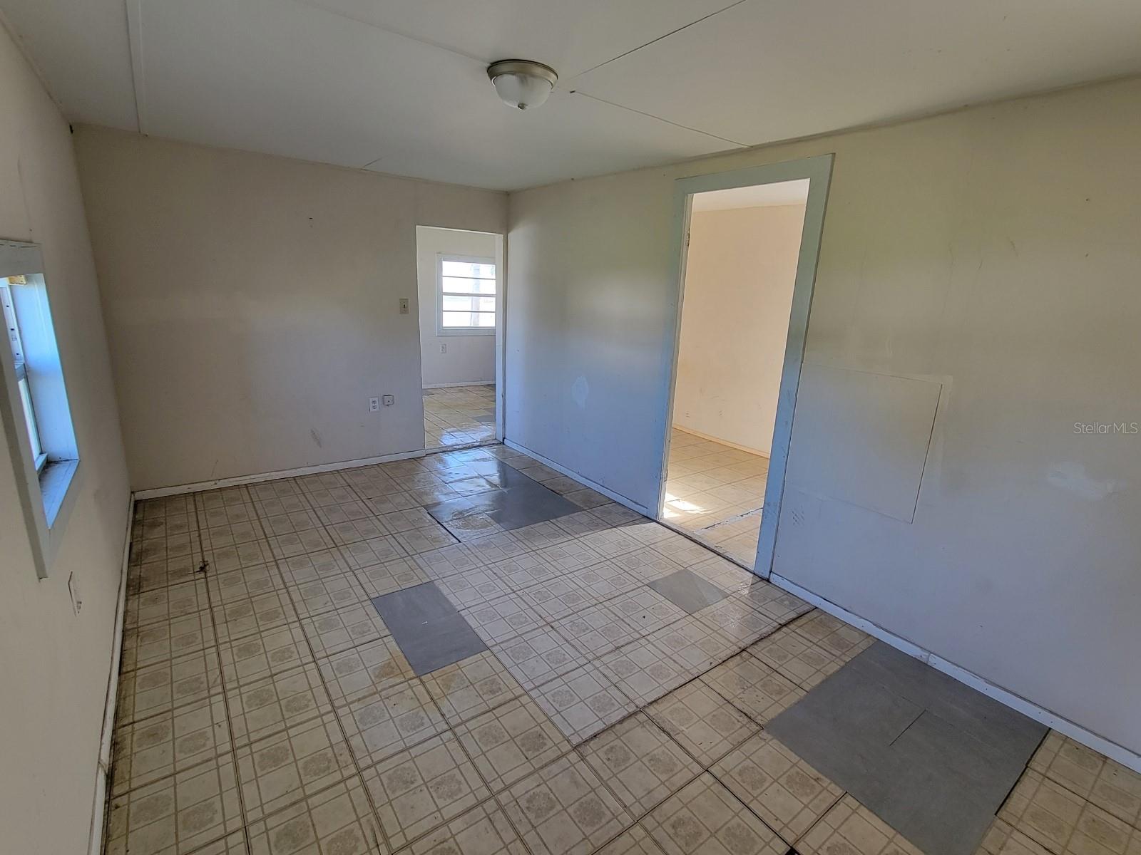 Image 4 of 6 For 12325 Lakeshore Drive