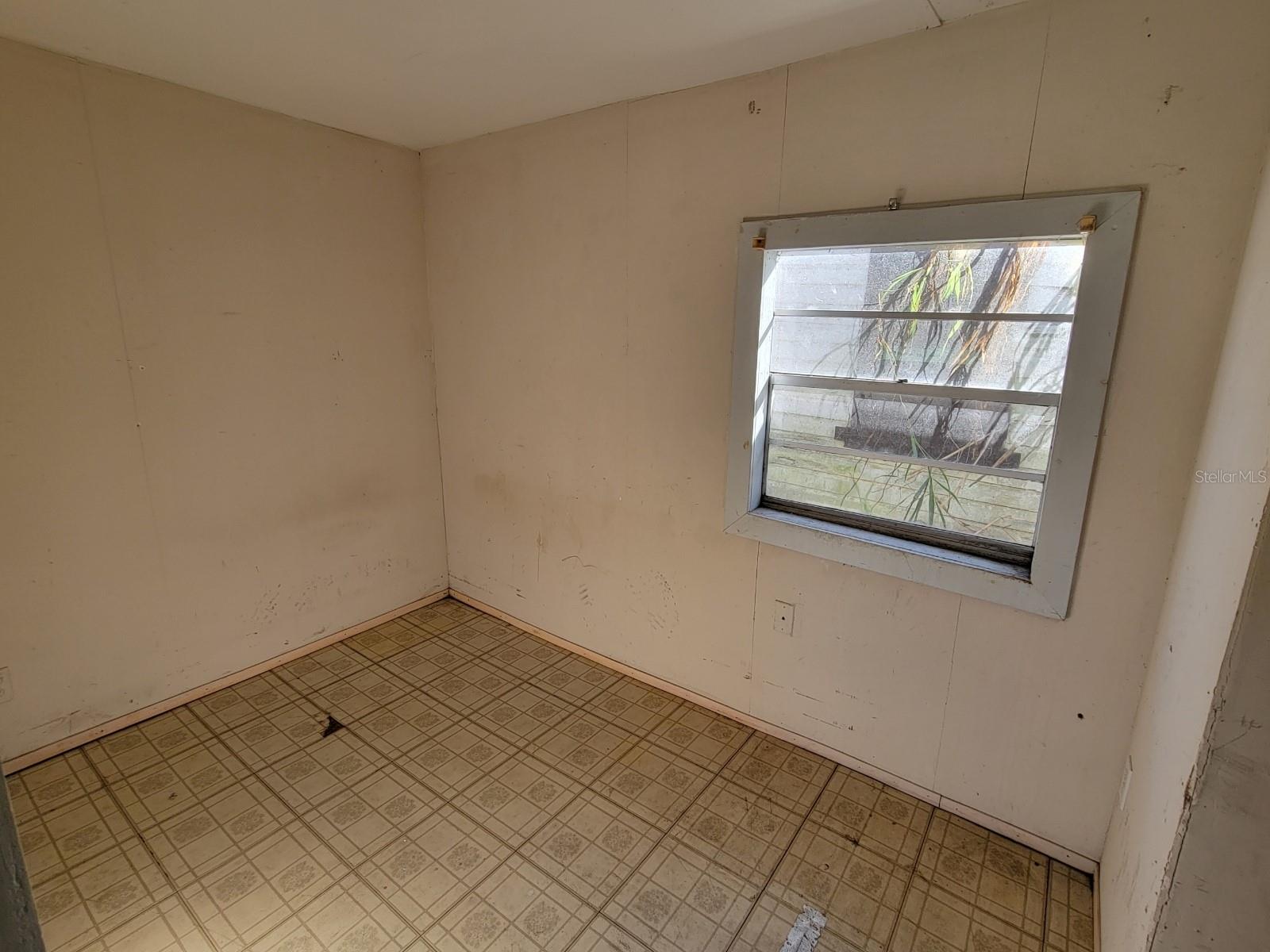 Image 5 of 6 For 12325 Lakeshore Drive