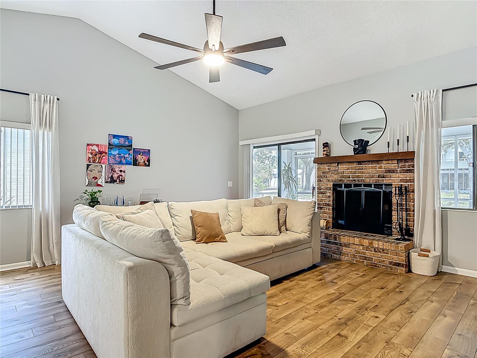 Image 10 of 50 For 718 Lakeside Drive