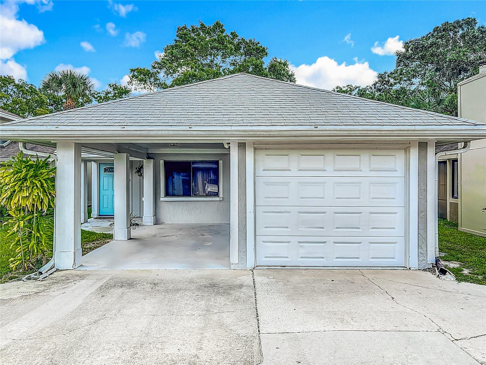Image 2 of 50 For 718 Lakeside Drive