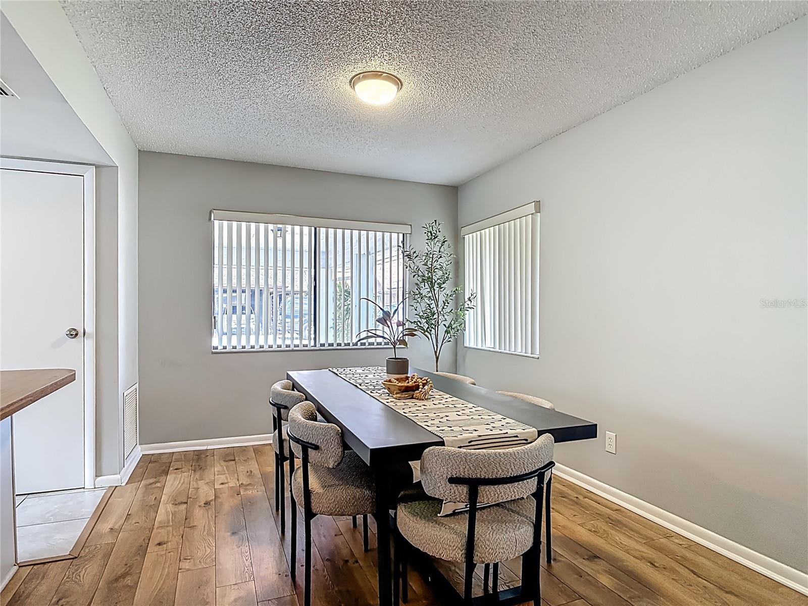 Image 21 of 50 For 718 Lakeside Drive