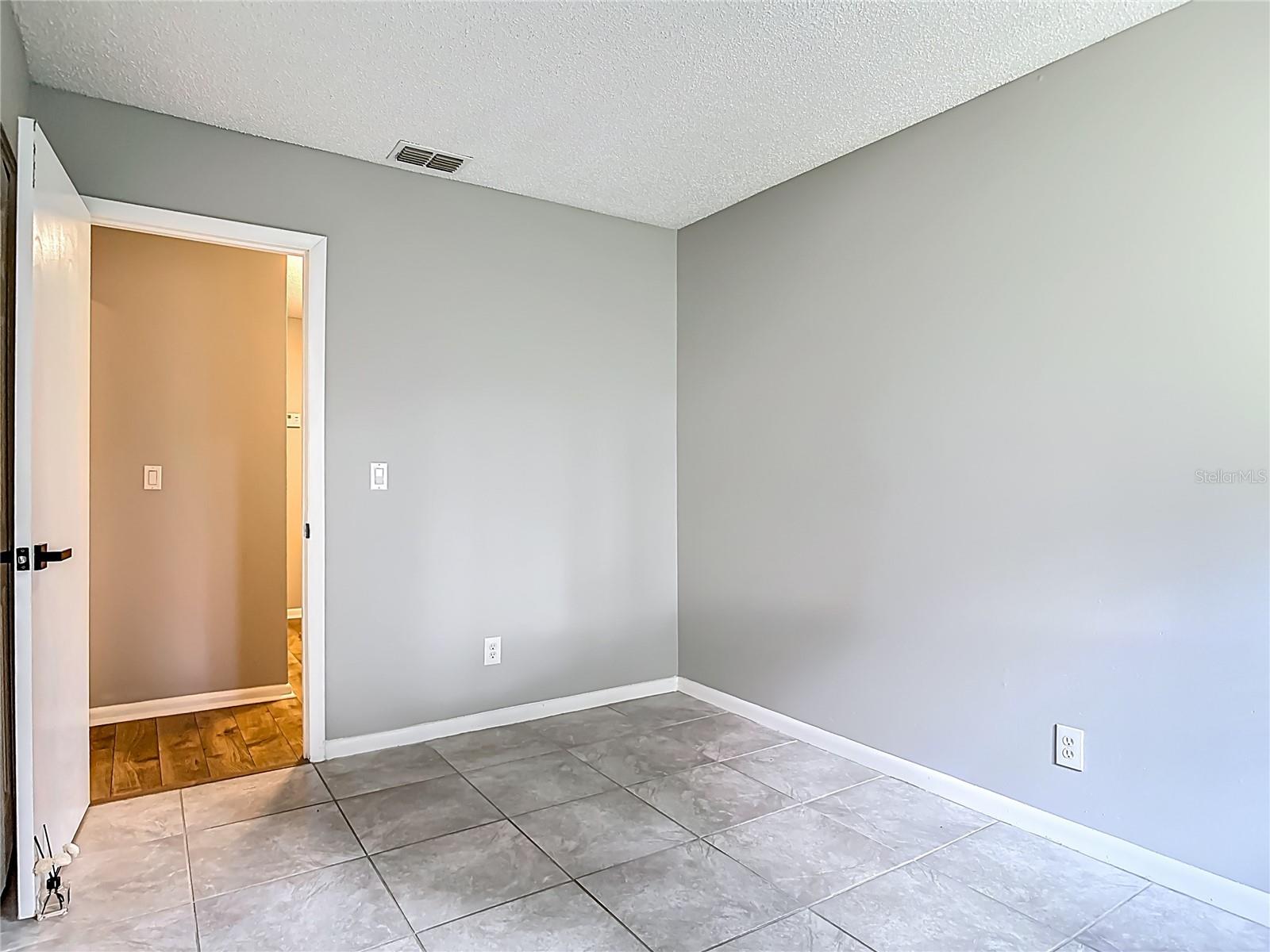 Image 31 of 50 For 718 Lakeside Drive
