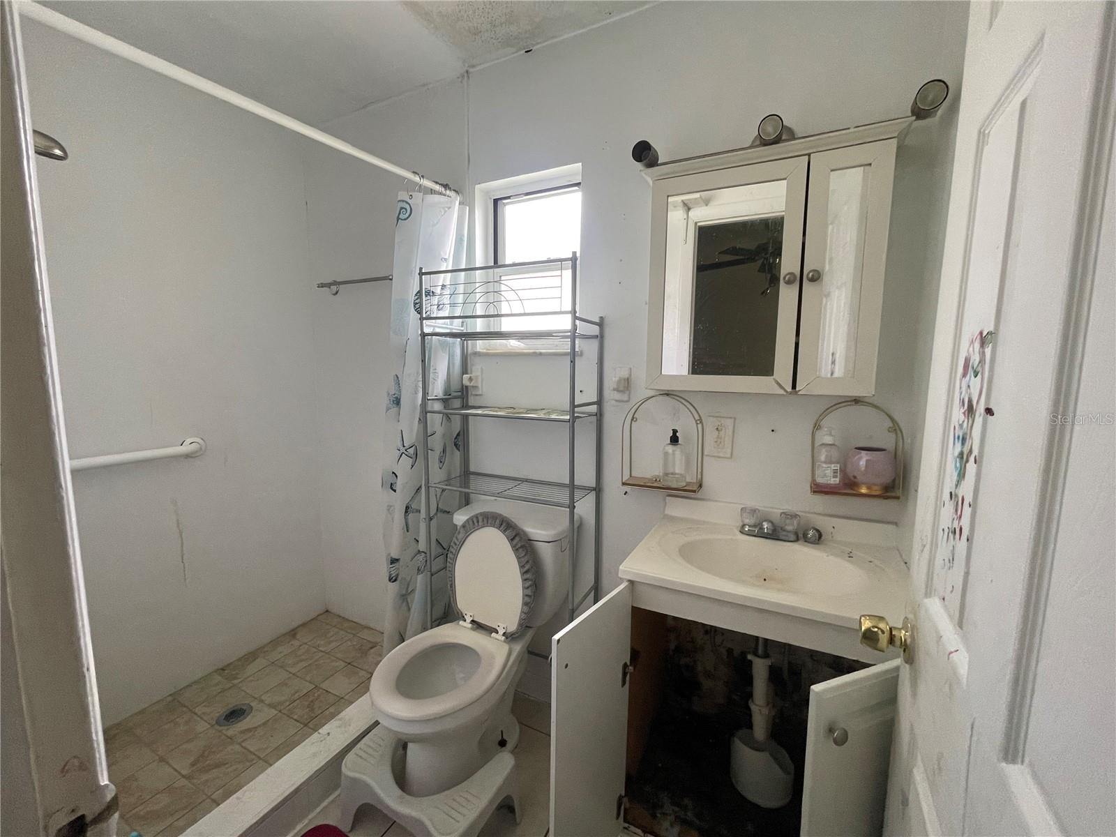 Image 10 of 19 For 4052 Castlegate Drive